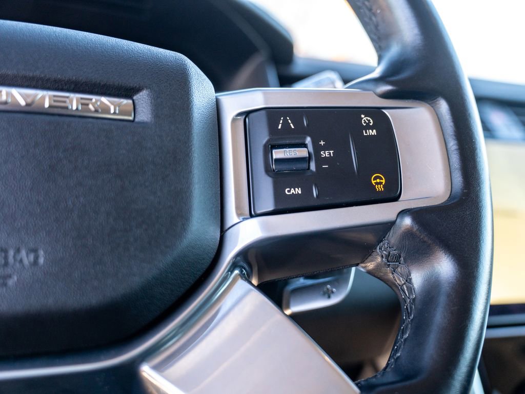 Certified 2022 Land Rover Discovery S image 16