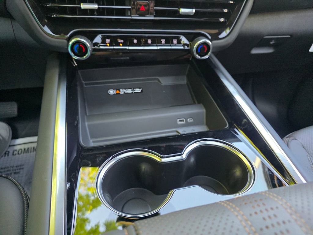 New 2026 Chevrolet Suburban High Country image 32