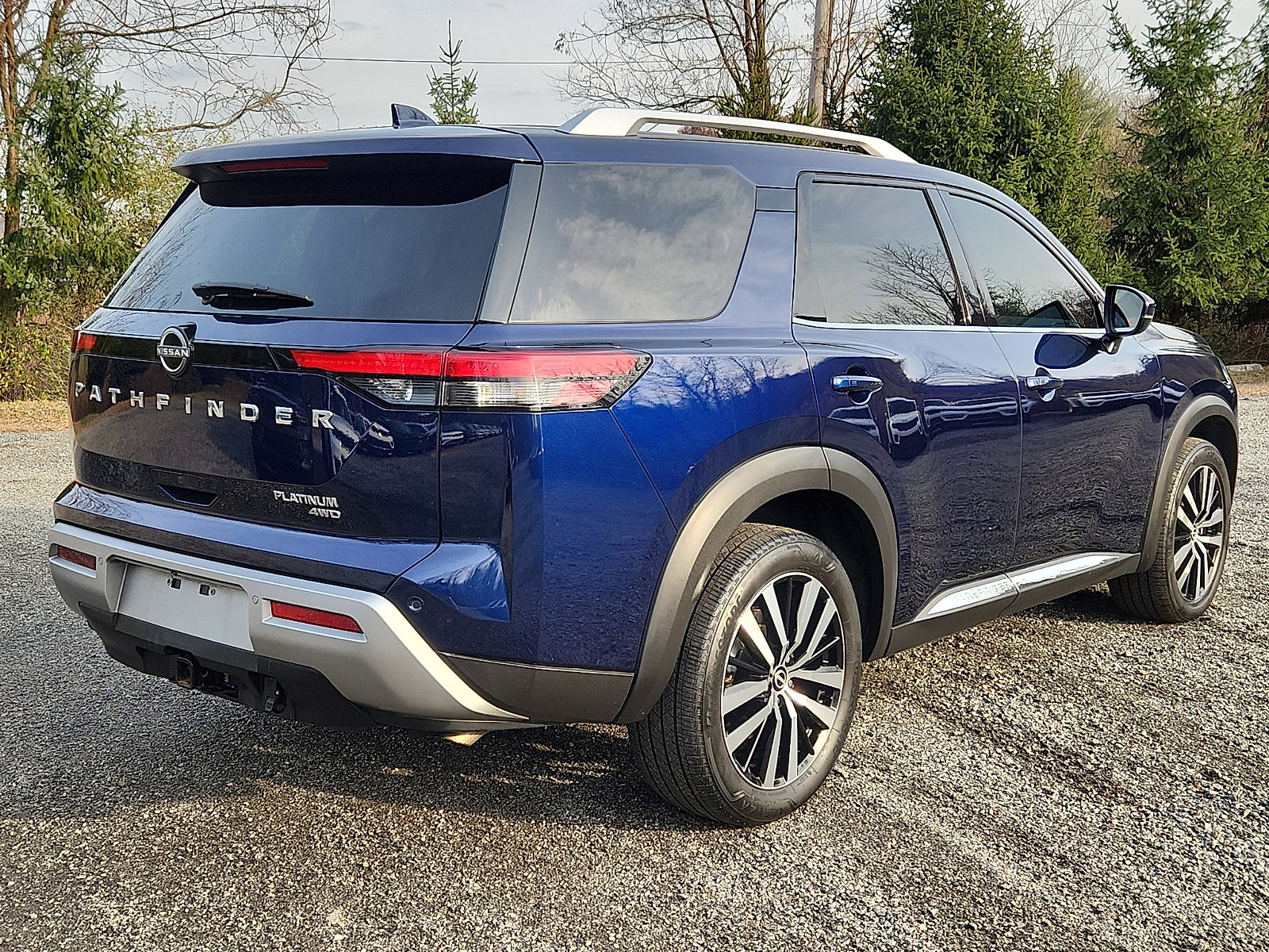 Used 2023 Nissan Pathfinder Platinum w/ Cargo Package image 6