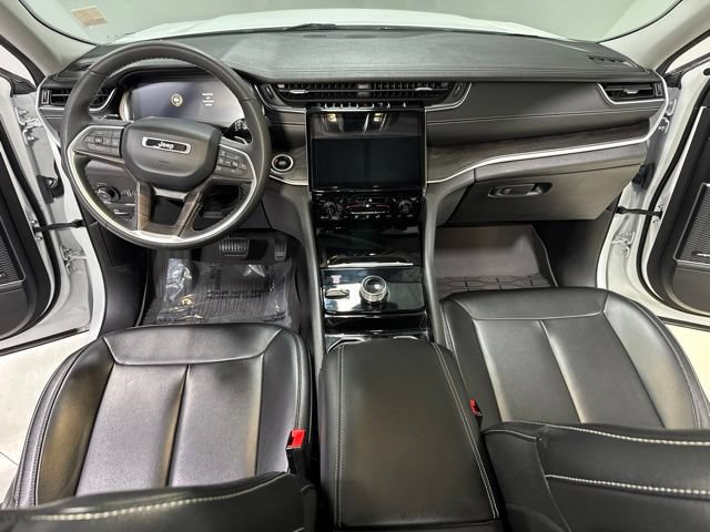 Used 2023 Jeep Grand Cherokee L Limited w/ Black Appearance Package AWD/4WD image 4