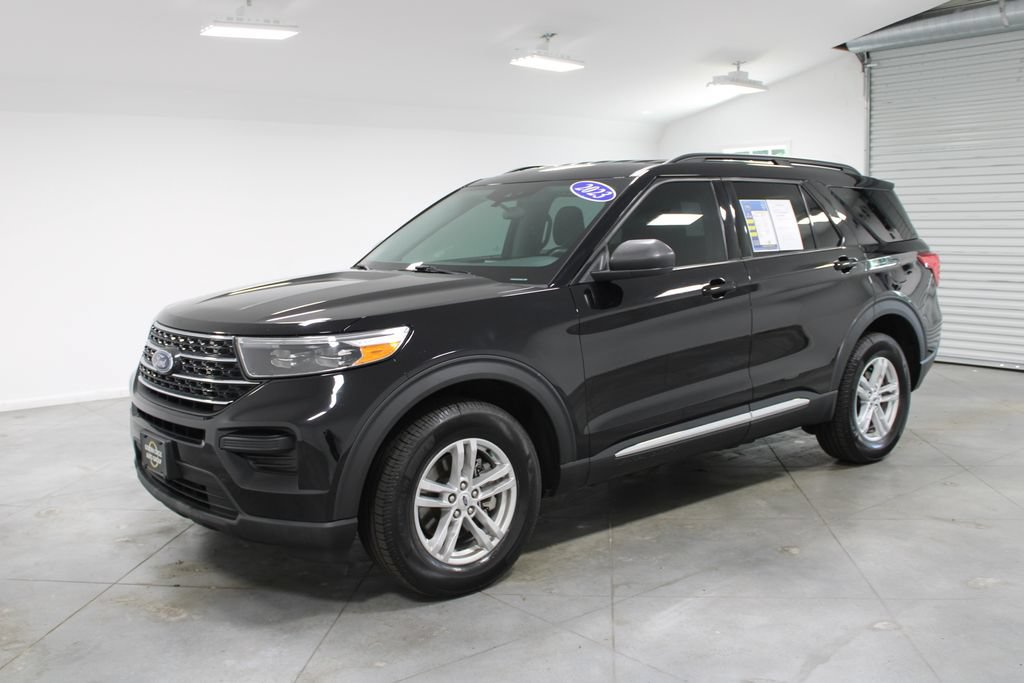 Used 2023 Ford Explorer XLT AWD/4WD image 4
