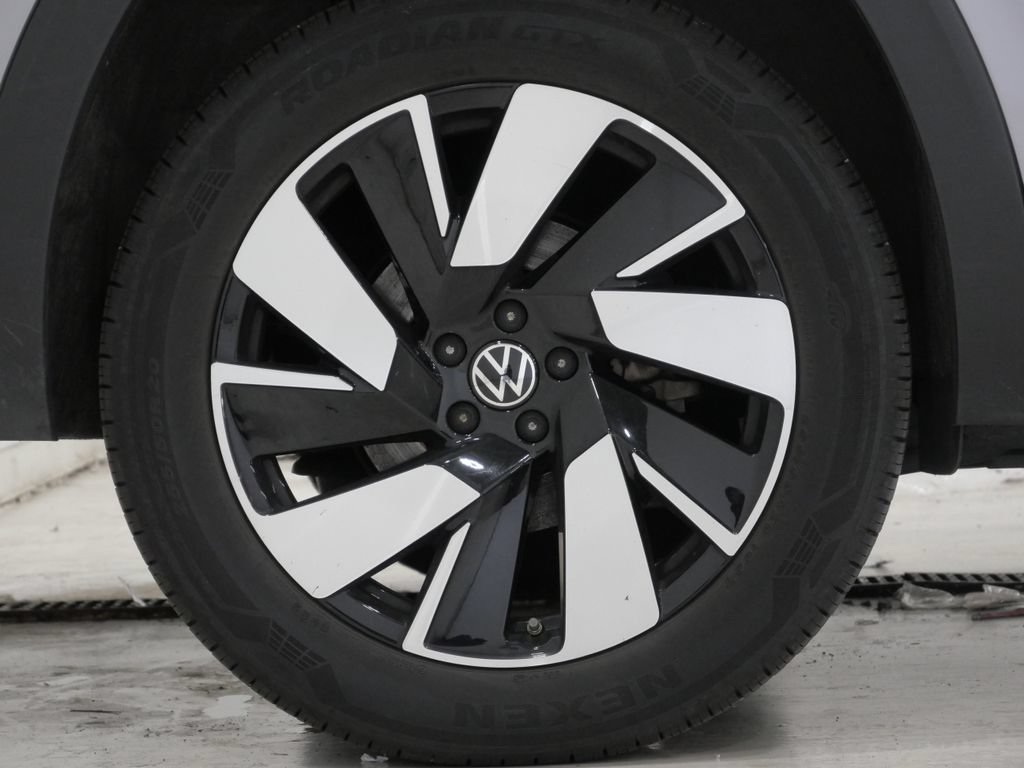 Used 2025 Volkswagen Atlas Cross Sport SE AWD/4WD image 9