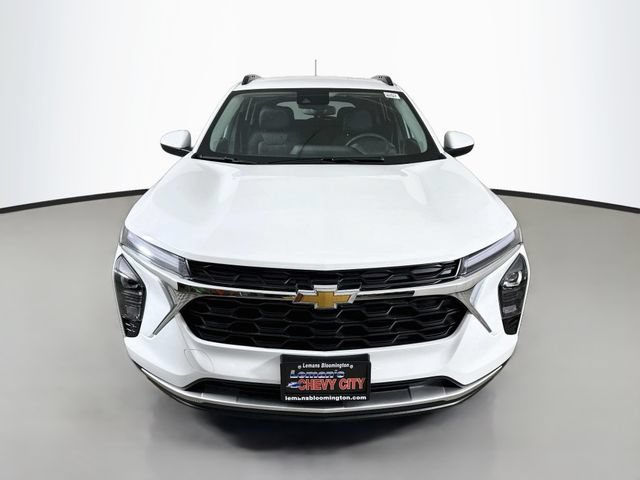 New 2026 Chevrolet Trax LT w/ Driver Confidence Package FWD image 2