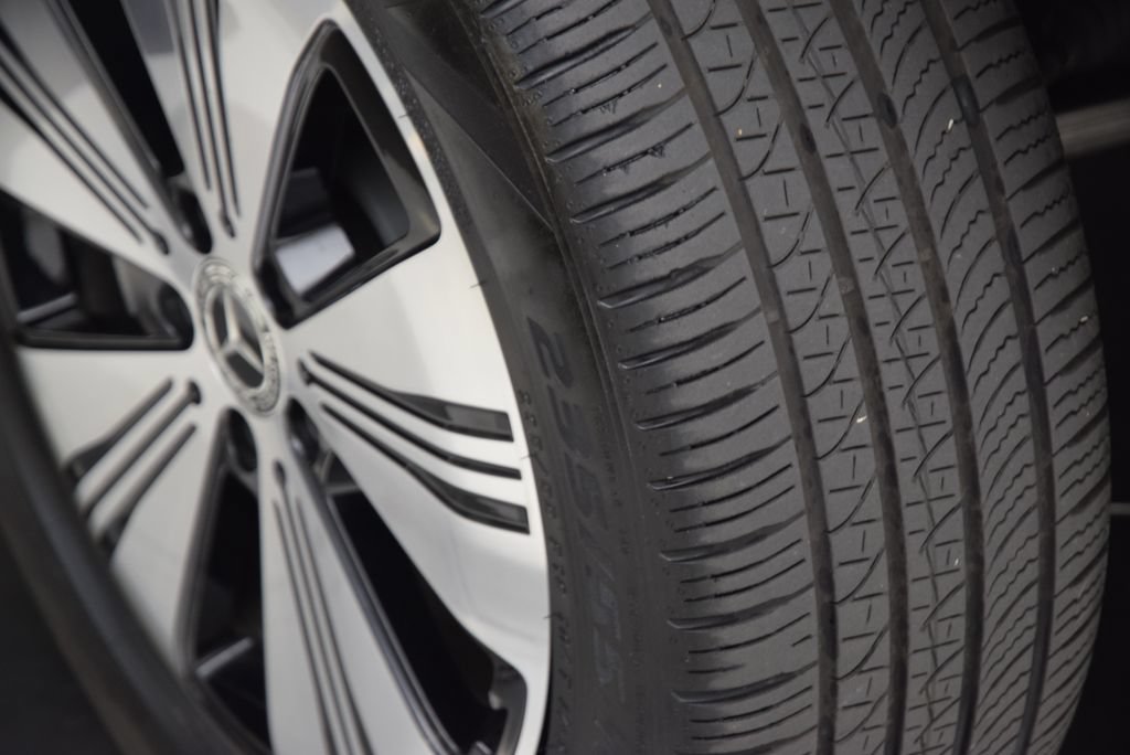 Certified 2023 Mercedes-Benz EQB 300 4MATIC w/ Exclusive Package image 28