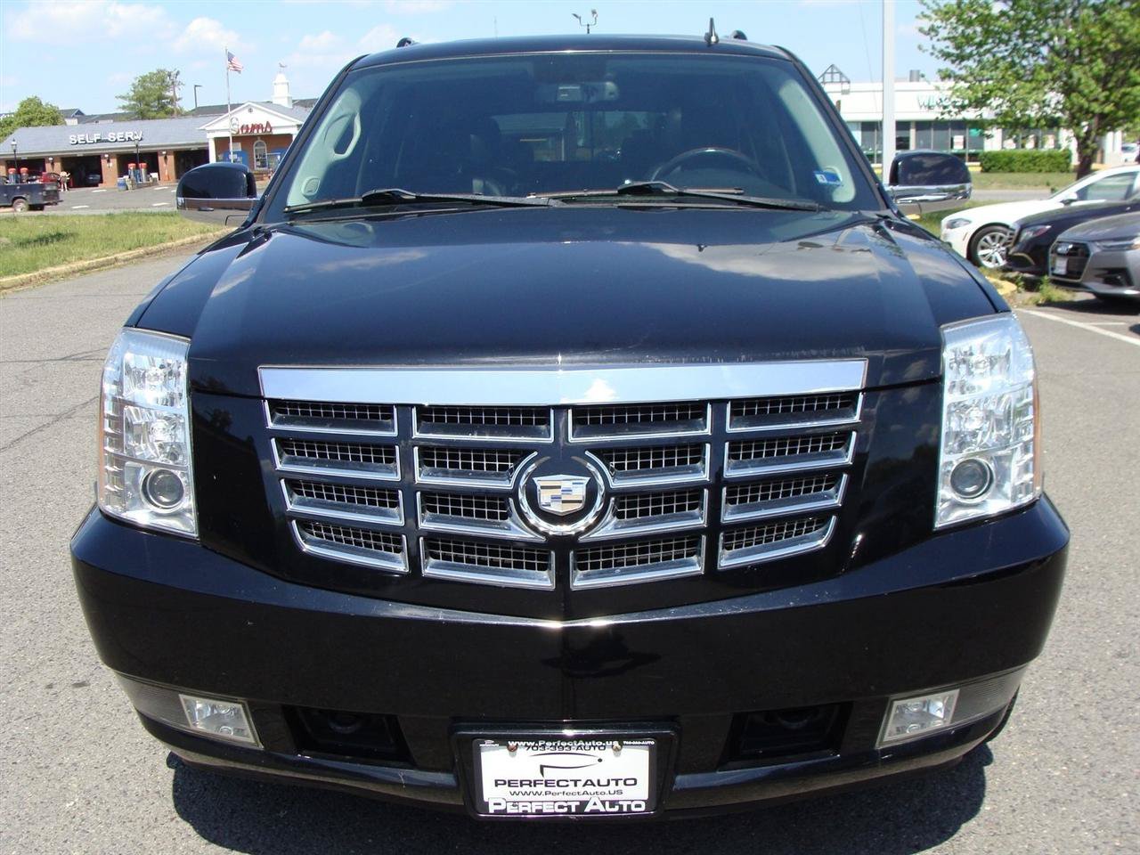 Used 2012 Cadillac Escalade ESV Luxury AWD/4WD image 2