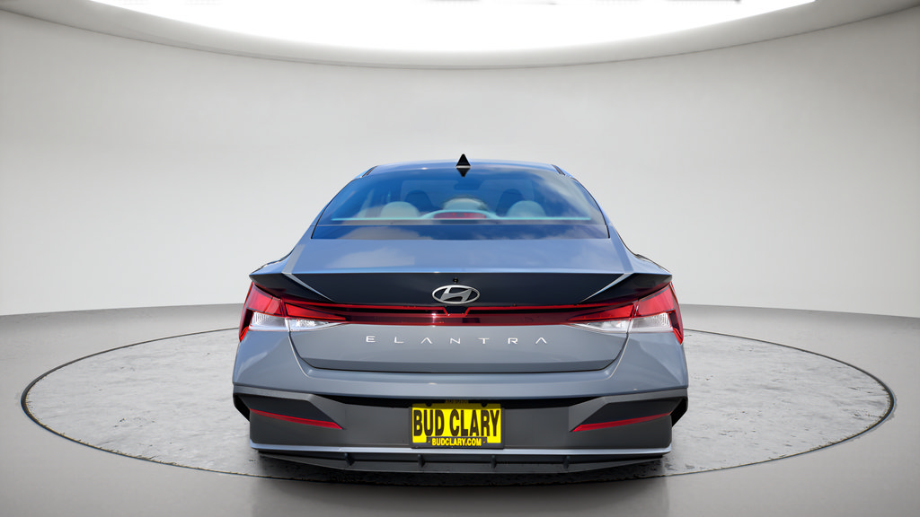 Used 2026 Hyundai Elantra SE FWD image 4