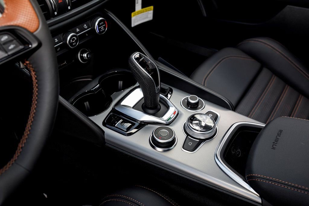 New 2025 Alfa Romeo Giulia AWD w/ Driving Assist Package image 23
