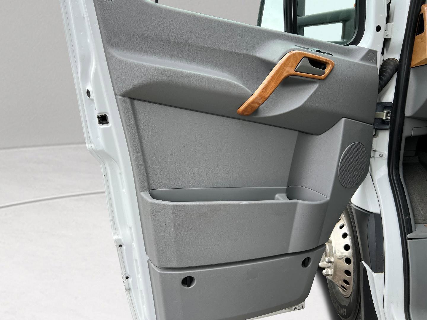 Used 2015 Mercedes-Benz Sprinter 3500 image 44