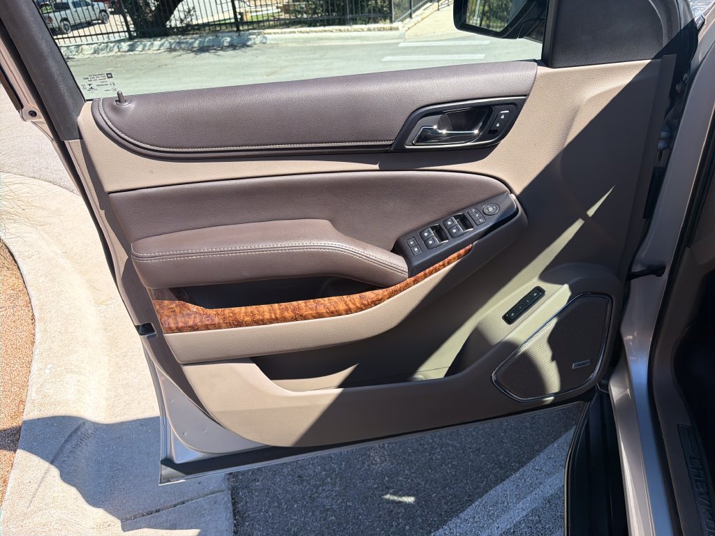 Used 2020 Chevrolet Suburban Premier RWD image 16