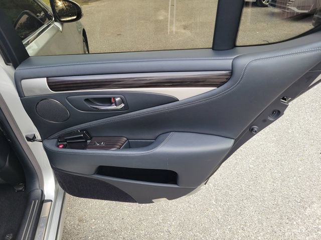 Used 2015 Lexus LS 460 w/ Comfort Package image 31