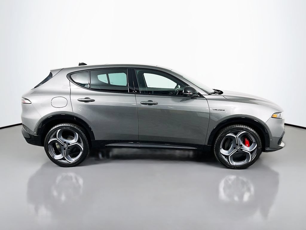 New 2026 Alfa Romeo Tonale w/ Quick Order Package 23H Volce AWD/4WD image 8