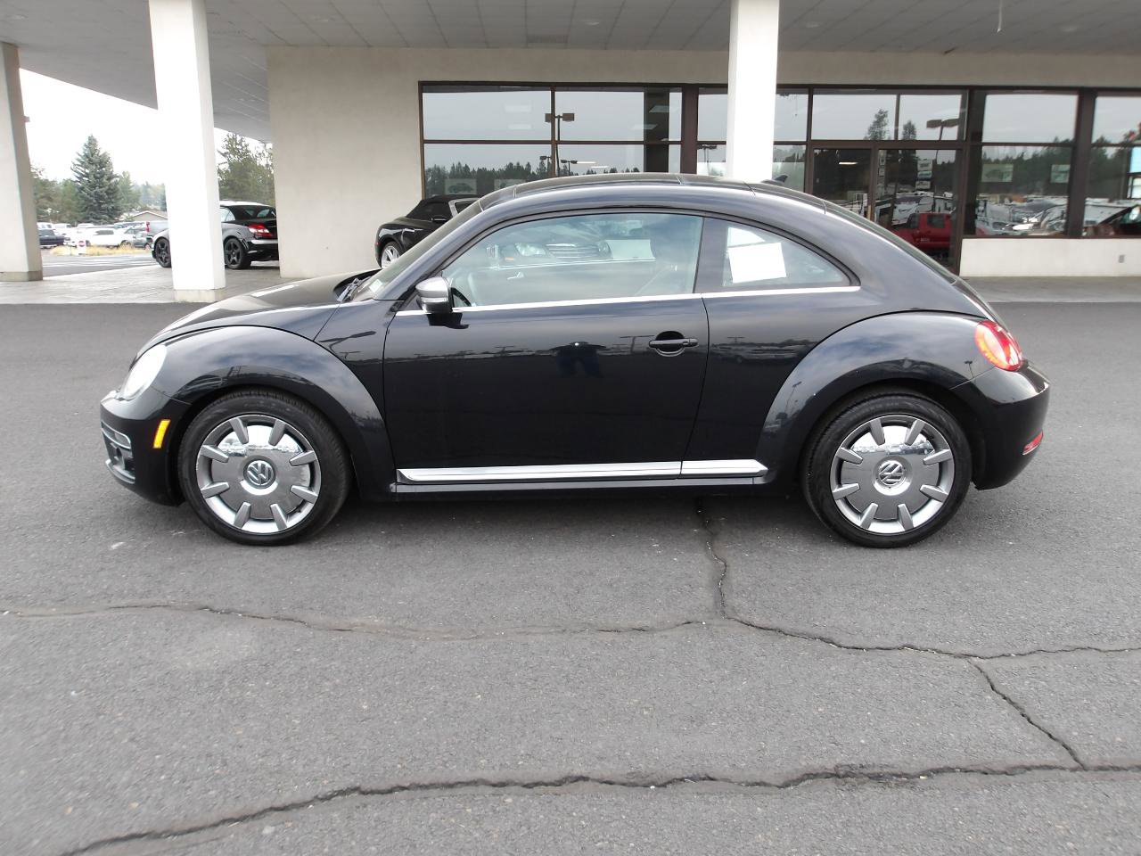 Used 2014 Volkswagen Beetle TDI FWD image 2