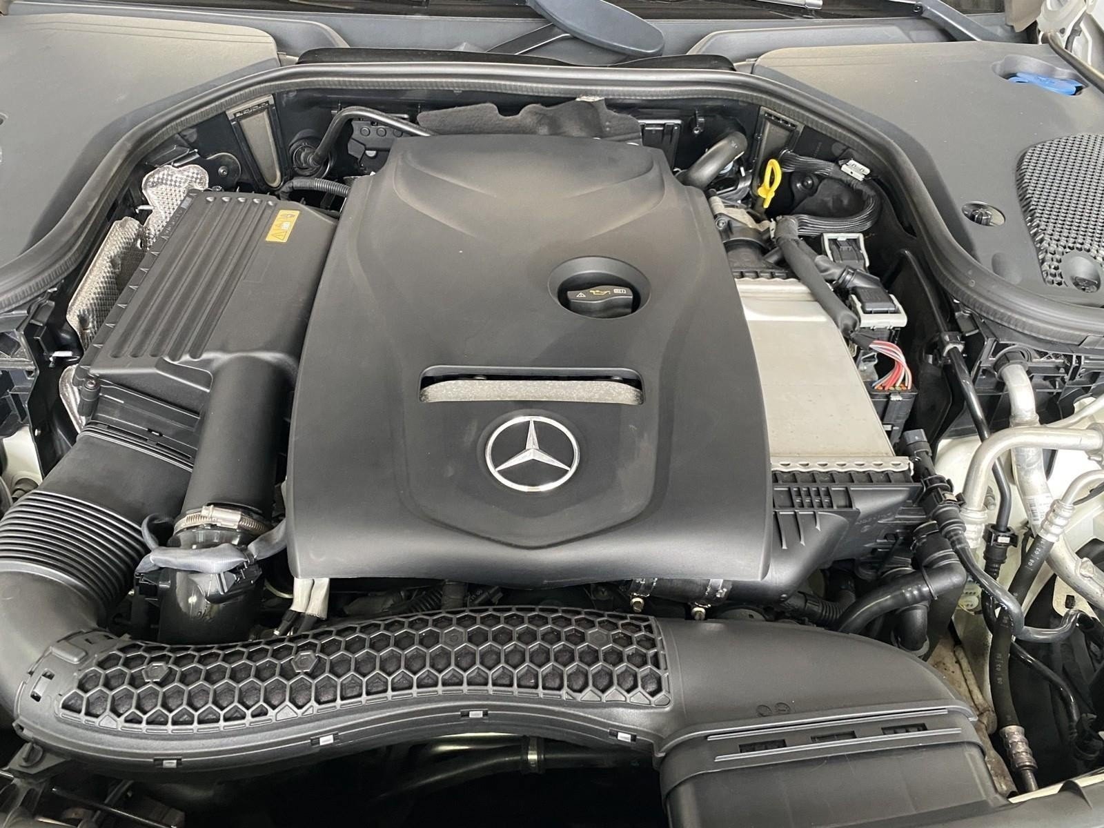 Used 2017 Mercedes-Benz E 300 4MATIC image 31