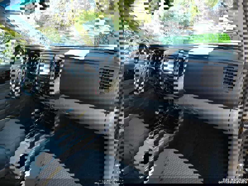 Used 2014 Toyota Tacoma PreRunner w/ SR5 Package image 46