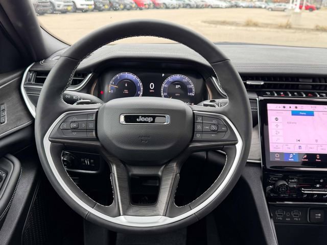 Used 2025 Jeep Grand Cherokee Limited w/ Trailer Tow Package AWD/4WD image 34