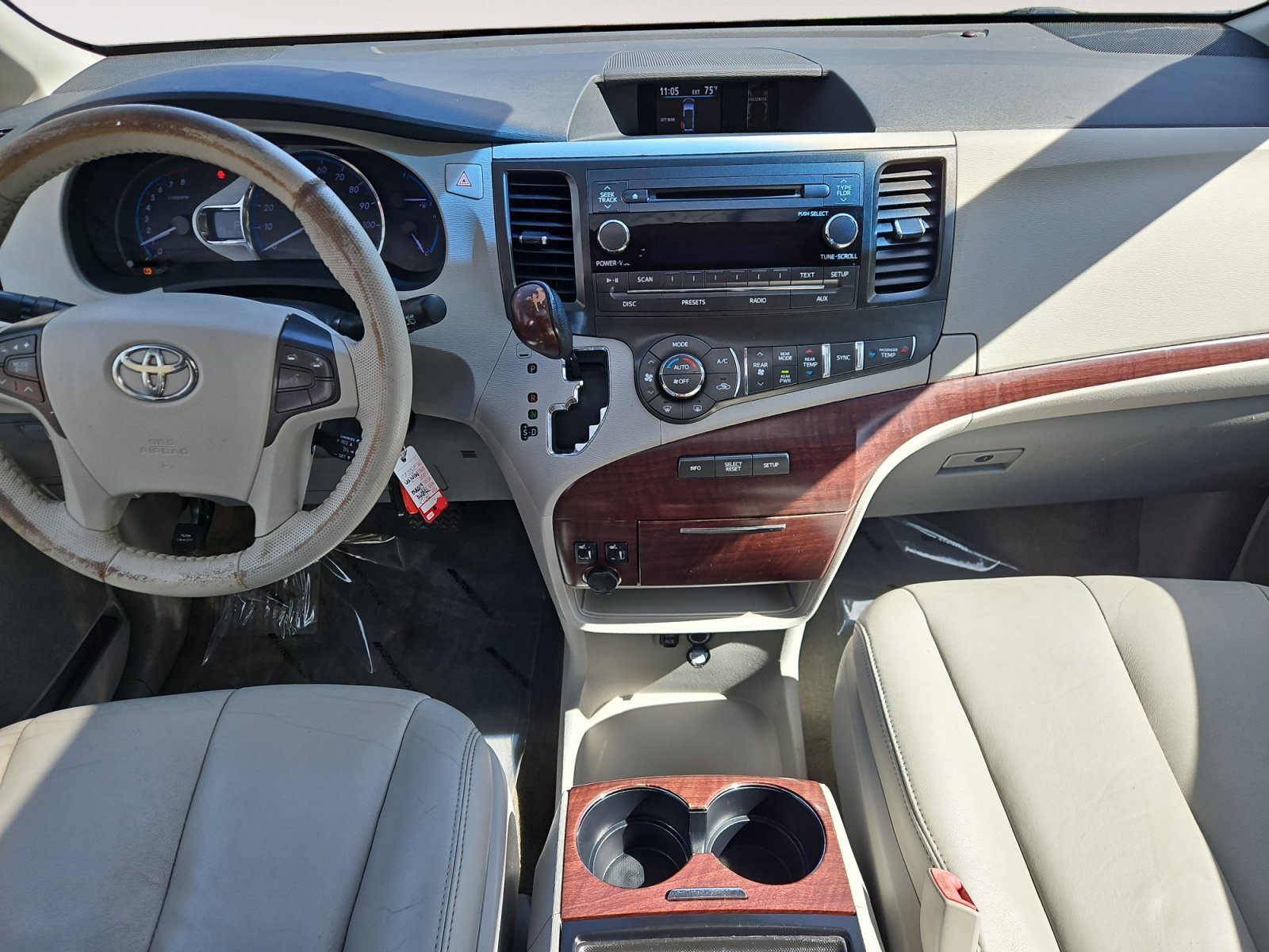 Used 2013 Toyota Sienna XLE FWD image 11