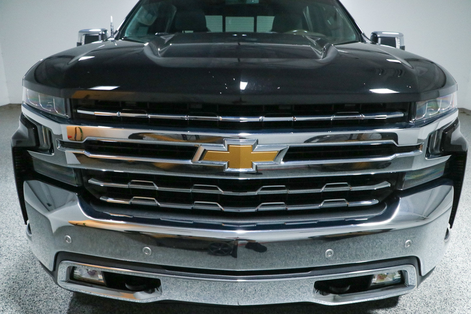 Used 2020 Chevrolet Silverado 1500 LTZ AWD/4WD image 4