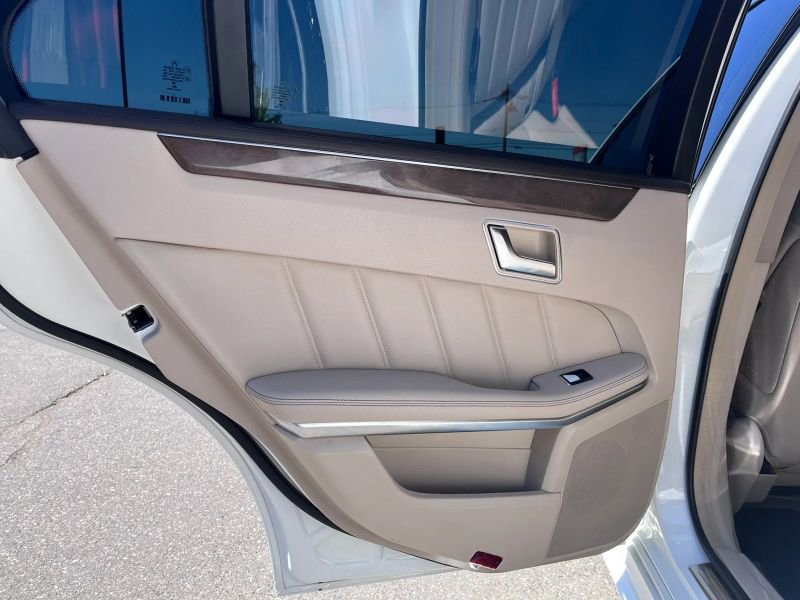 Used 2015 Mercedes-Benz E 400 4MATIC Sedan image 16