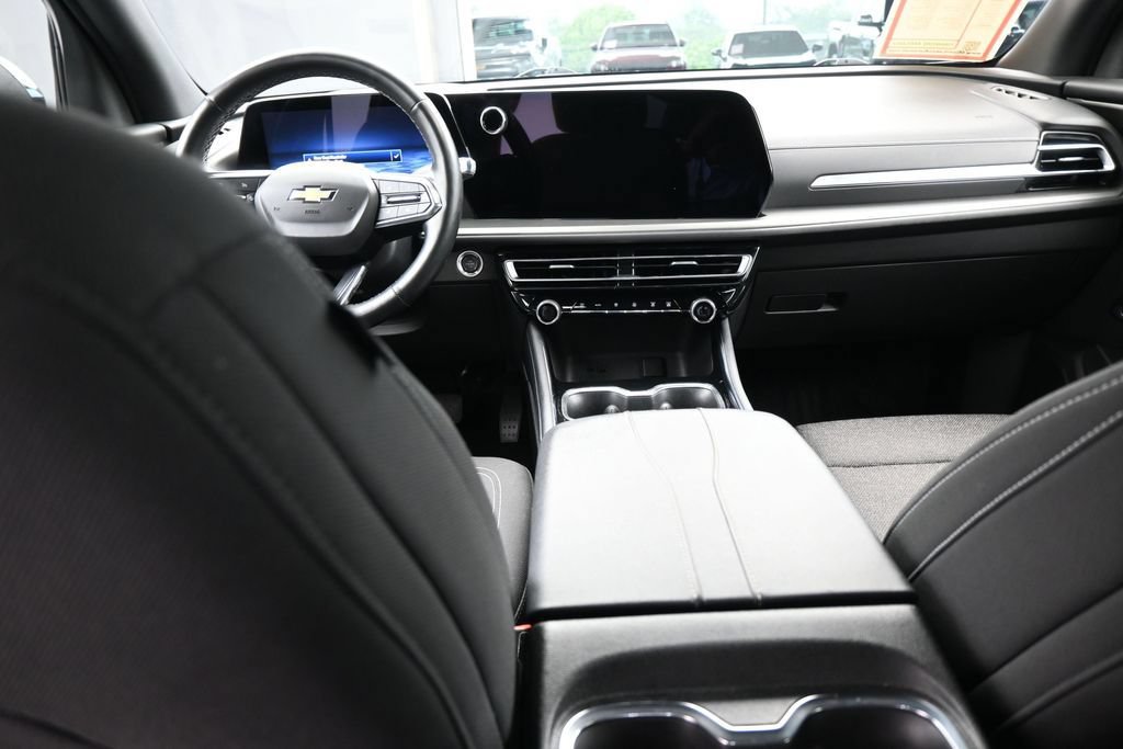 Used 2024 Chevrolet Traverse LS FWD image 44