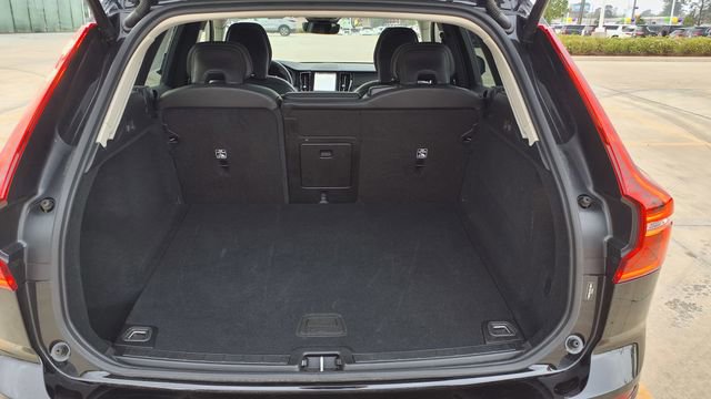 Used 2025 Volvo XC60 B5 Core image 10