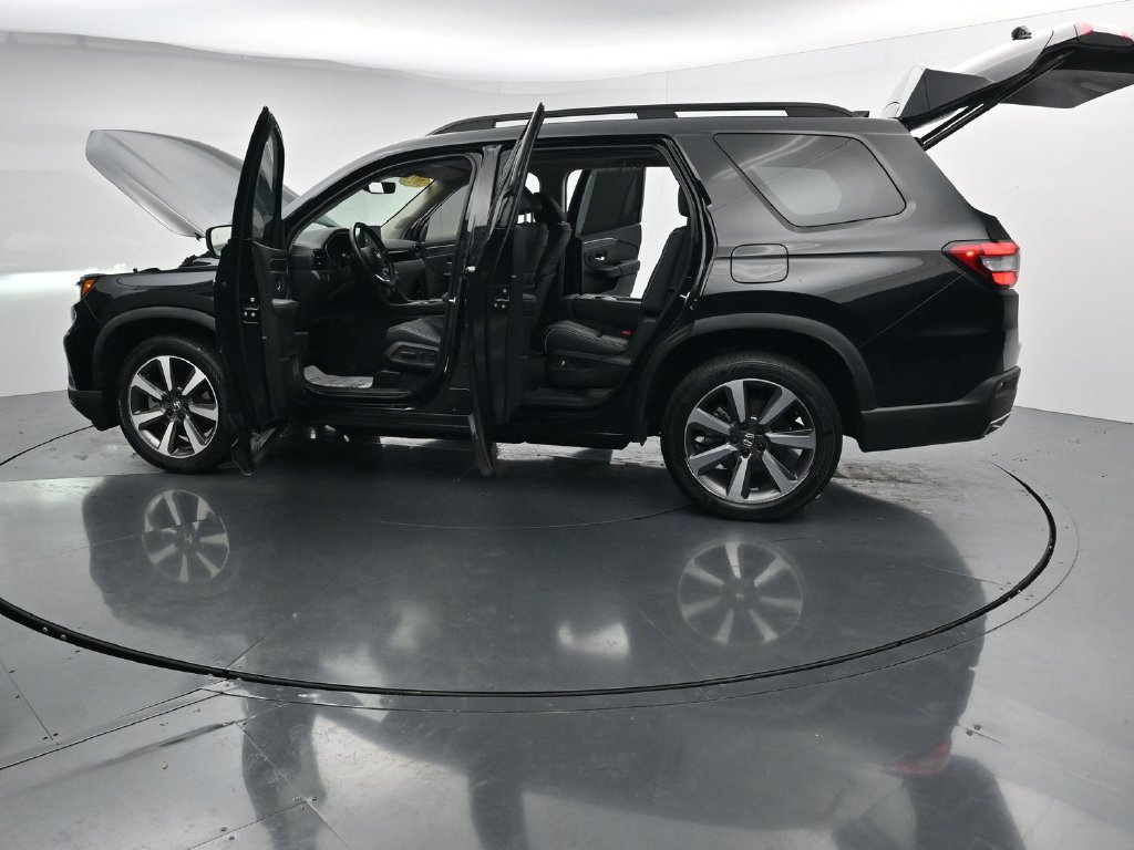 Used 2023 Honda Pilot Elite image 45