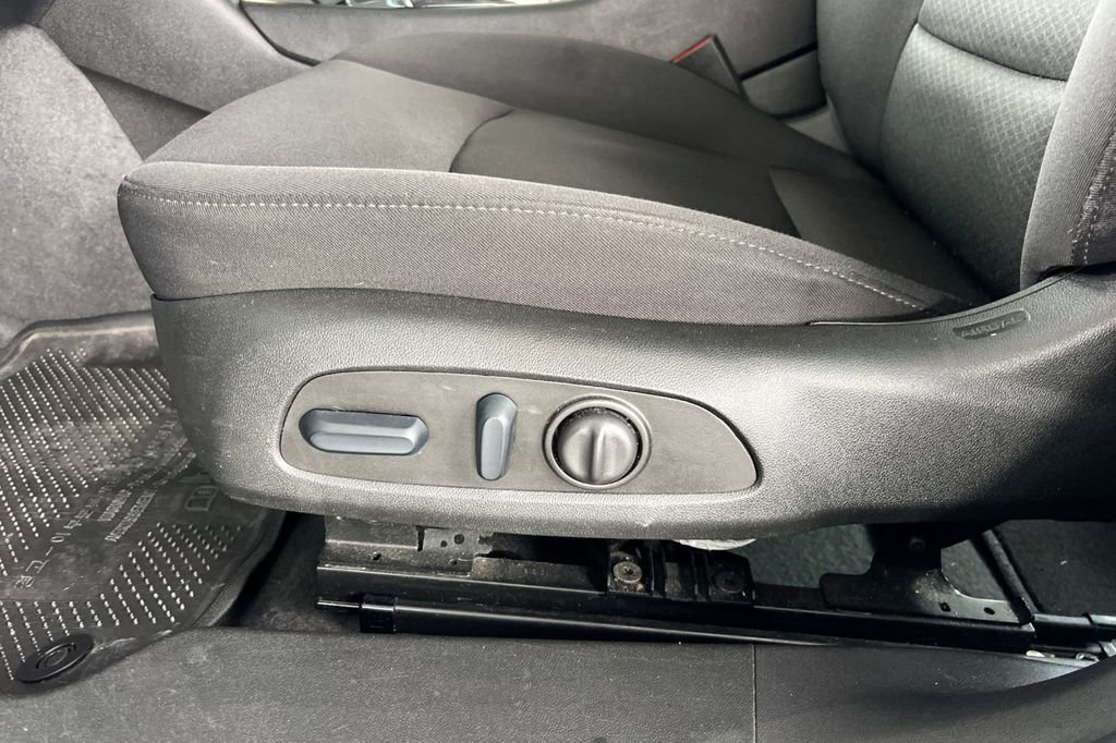 Used 2025 Chevrolet Malibu RS FWD image 19