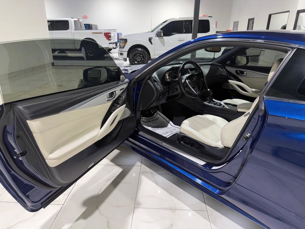 Used 2018 INFINITI Q60 Red Sport 400 w/ Sensory Package 3.0T Sport AWD/4WD image 16