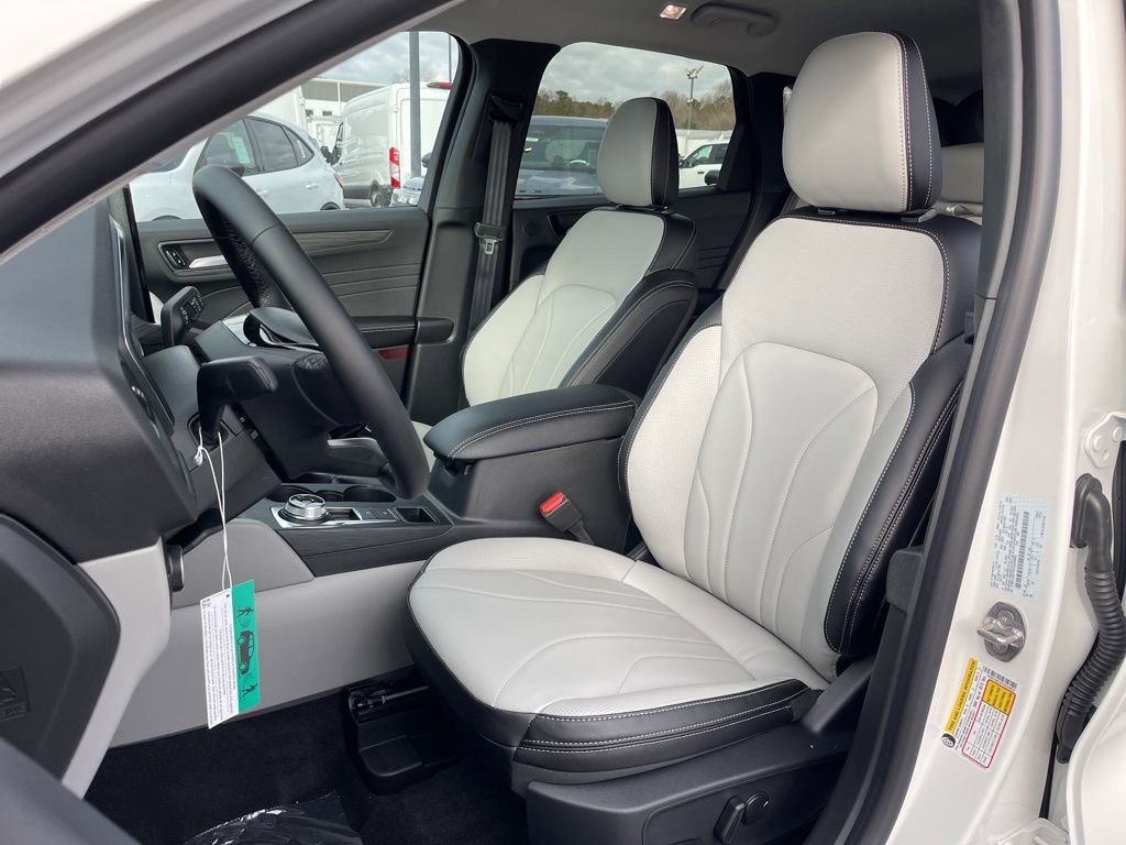 New 2026 Ford Escape SE w/ PHEV Premium Package FWD image 16