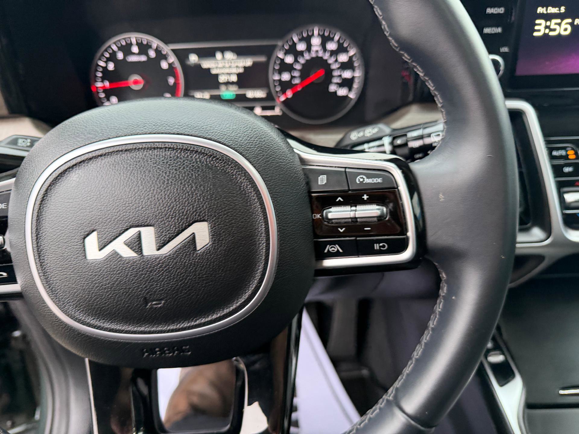 Used 2023 Kia Sorento S w/ Panoramic Sunroof Package image 21