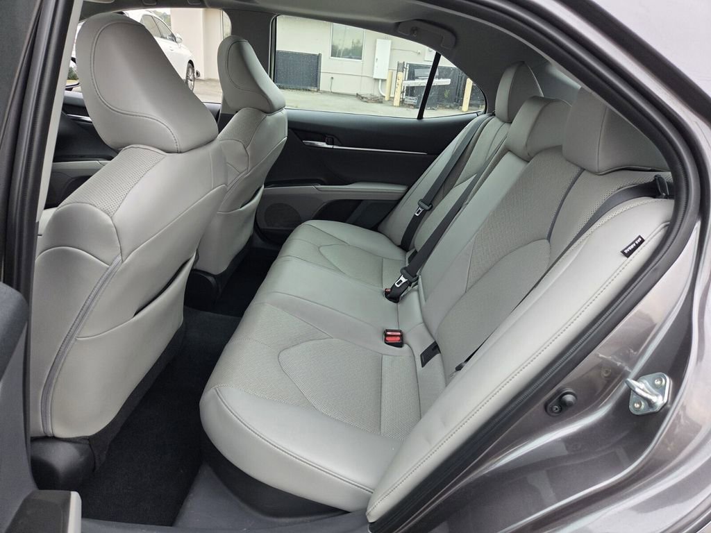 Used 2022 Toyota Camry XLE w/ Navigation Upgrade Package image 6