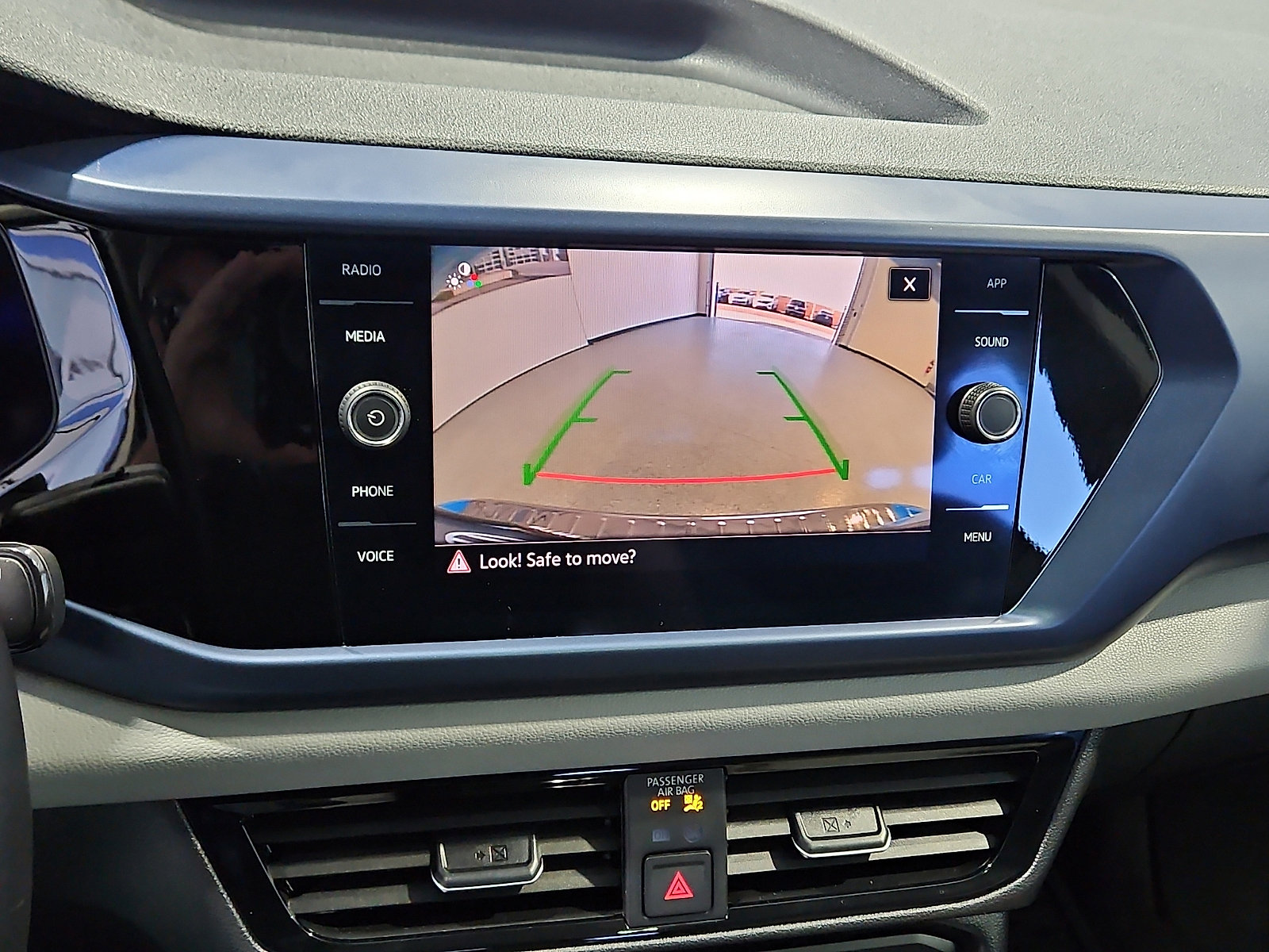 Used 2022 Volkswagen Taos SE image 15