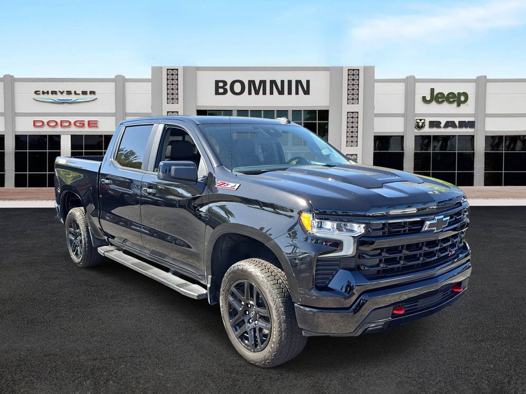 Used 2025 Chevrolet Silverado 1500 LT Trail Boss w/ Convenience Package II AWD/4WD image 2
