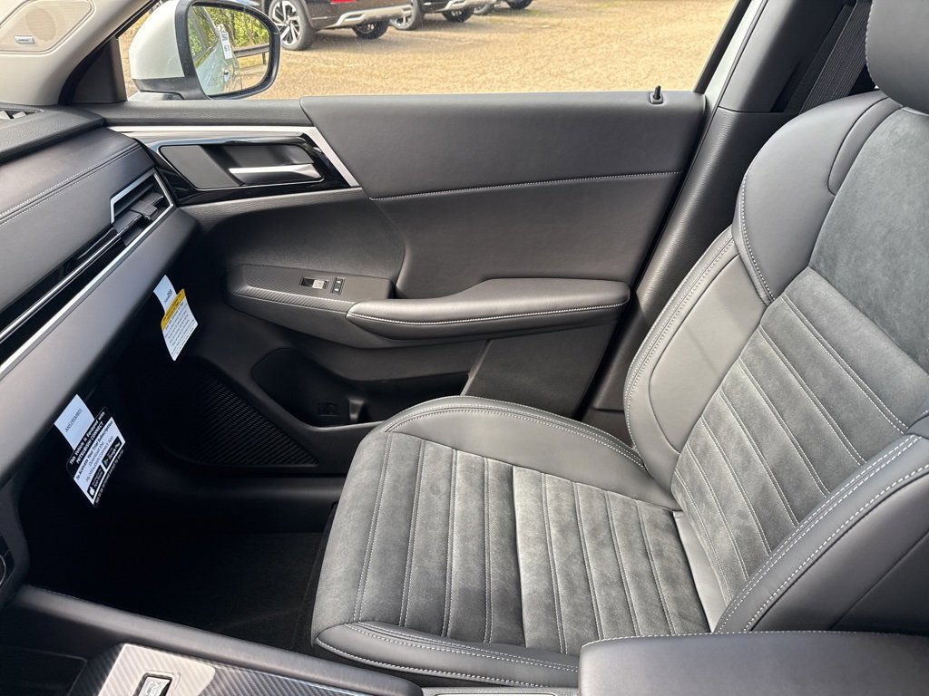 New 2025 Mitsubishi Outlander SE image 27