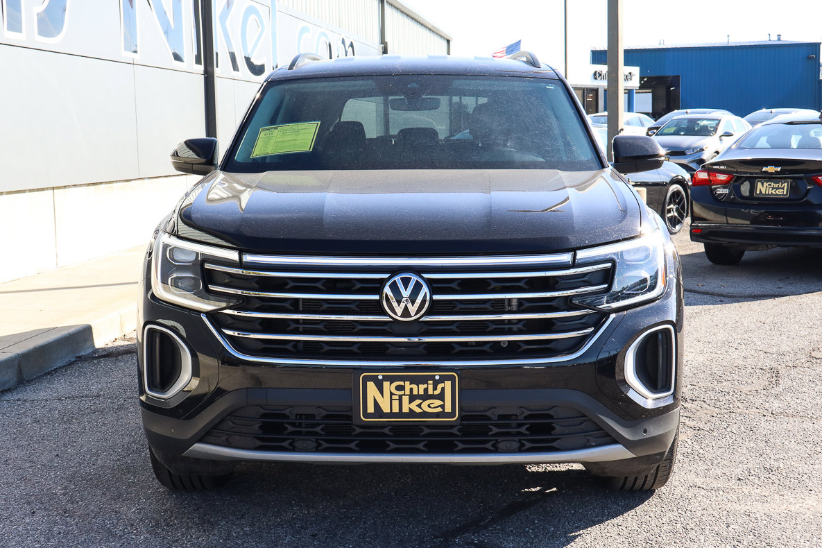 Used 2025 Volkswagen Atlas SE FWD image 2