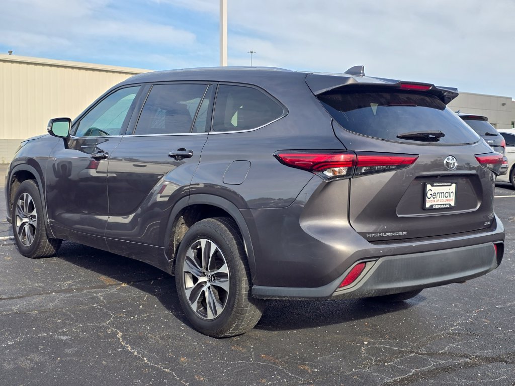 Used 2021 Toyota Highlander XLE FWD image 5