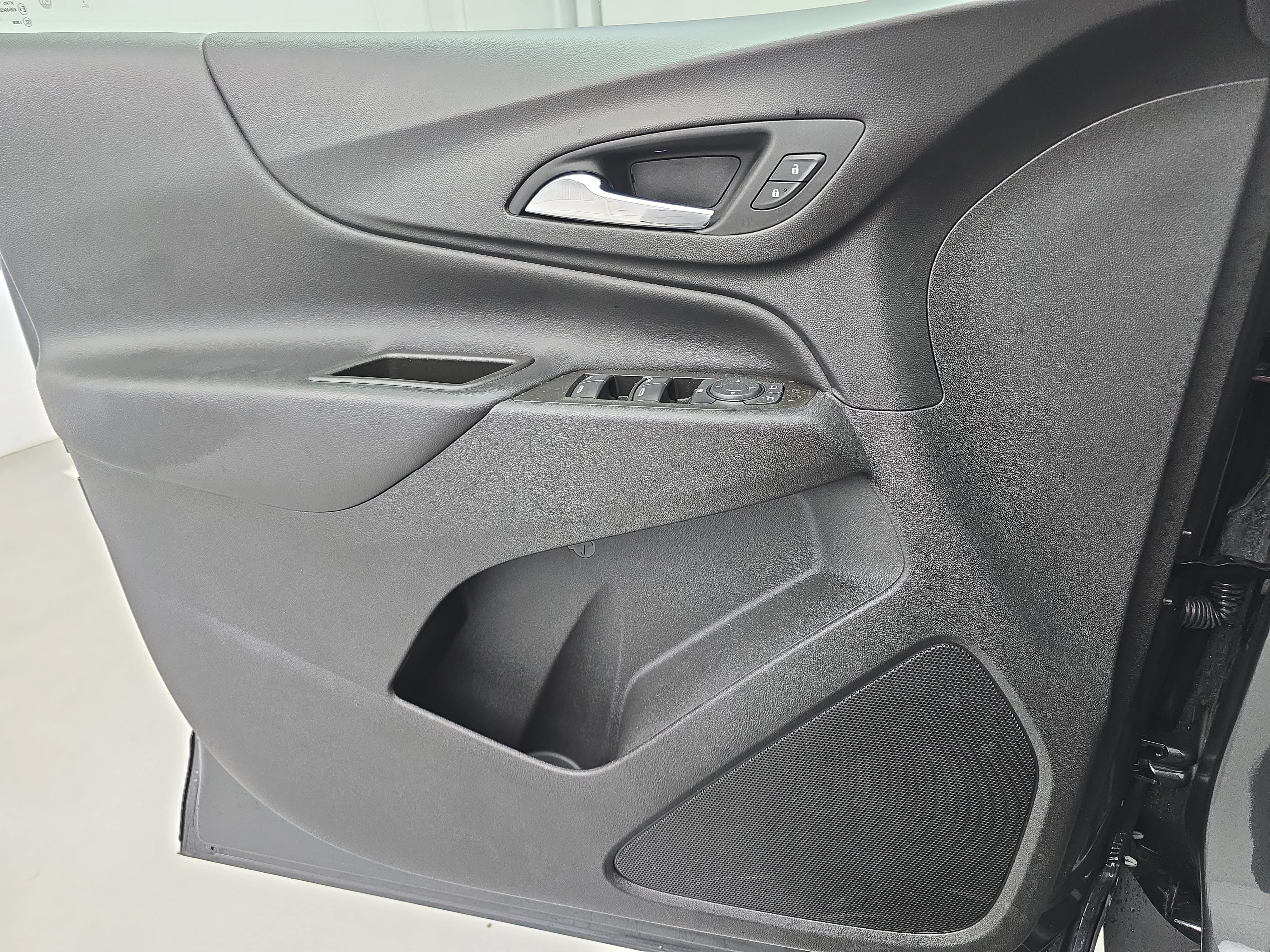 Used 2020 Chevrolet Equinox LT FWD image 25