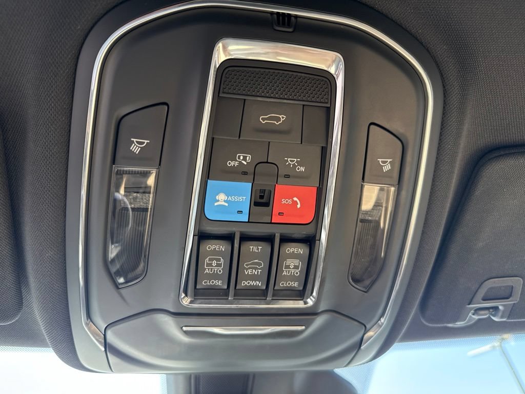 Certified 2024 Jeep Grand Cherokee Limited w/ Luxury Tech Group II RWD image 28