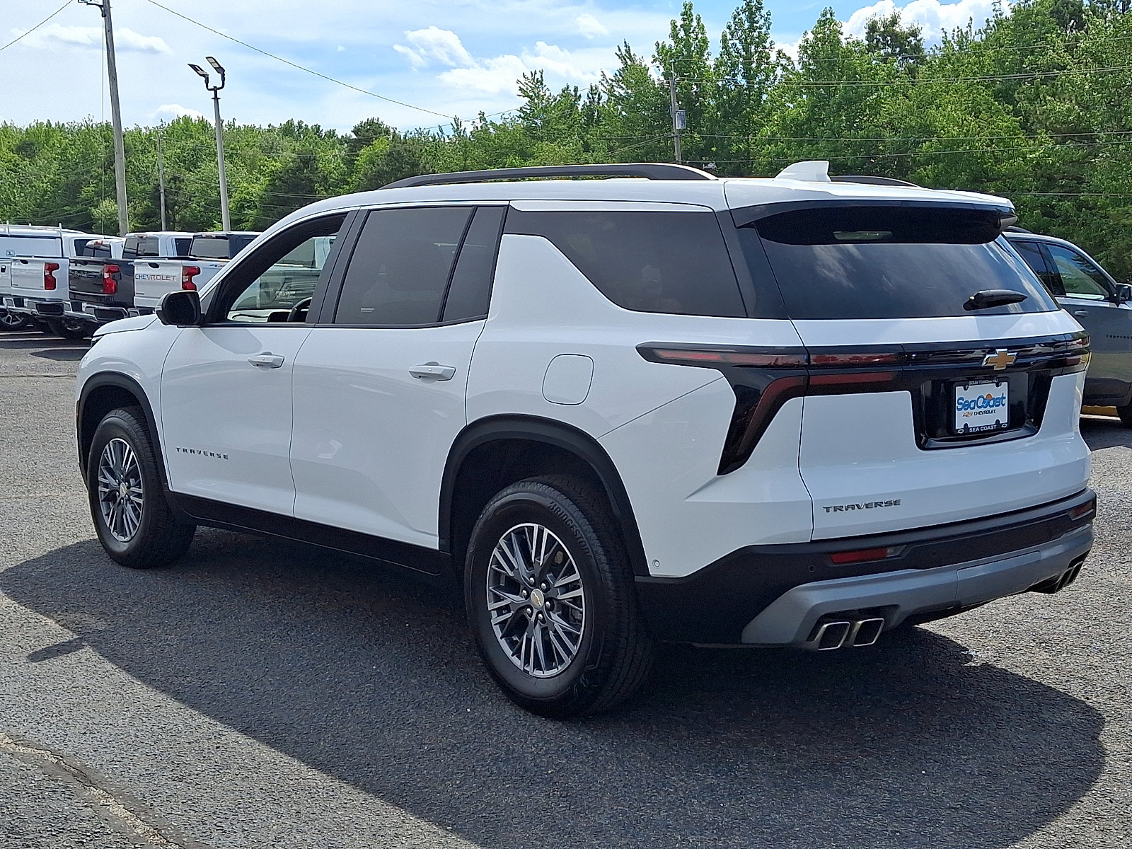 Used 2025 Chevrolet Traverse LT w/ Enhanced Driving Package FWD image 5