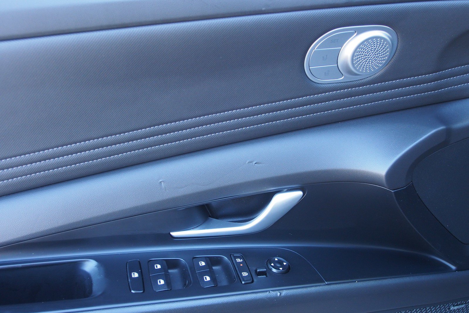 Used 2024 Hyundai Elantra Limited FWD image 21
