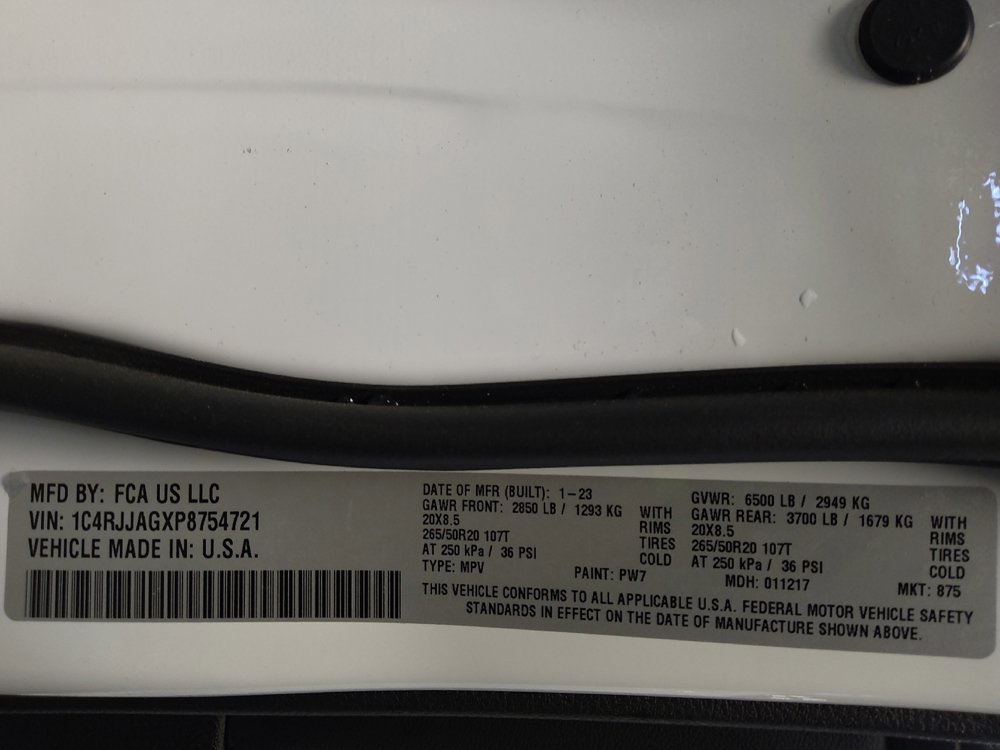 Used 2023 Jeep Grand Cherokee L Laredo image 33