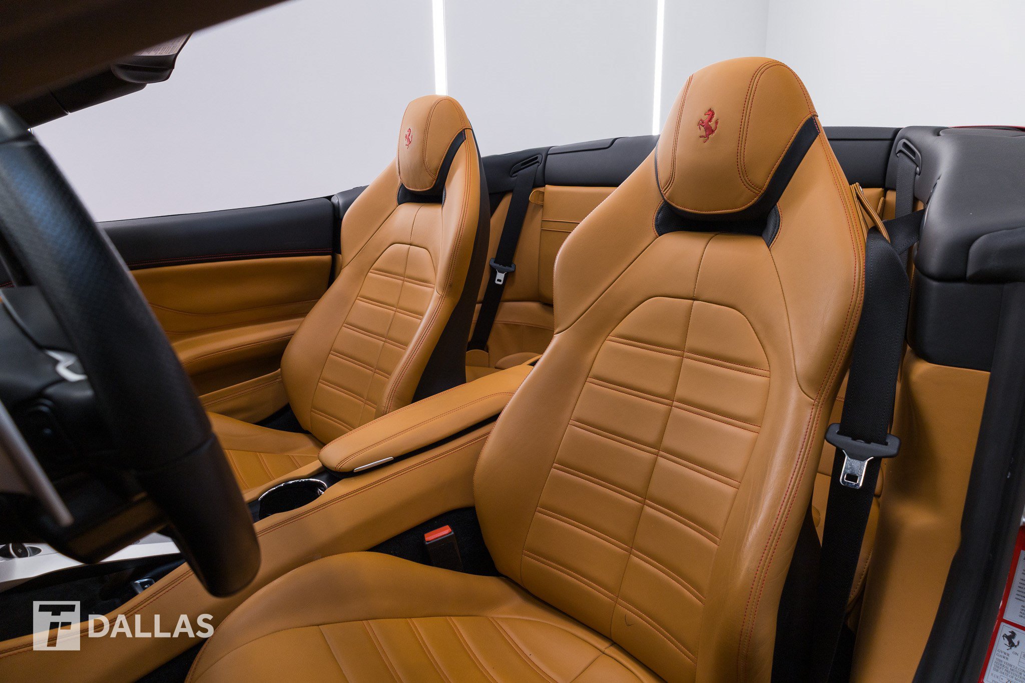 Used 2016 Ferrari California T RWD image 3