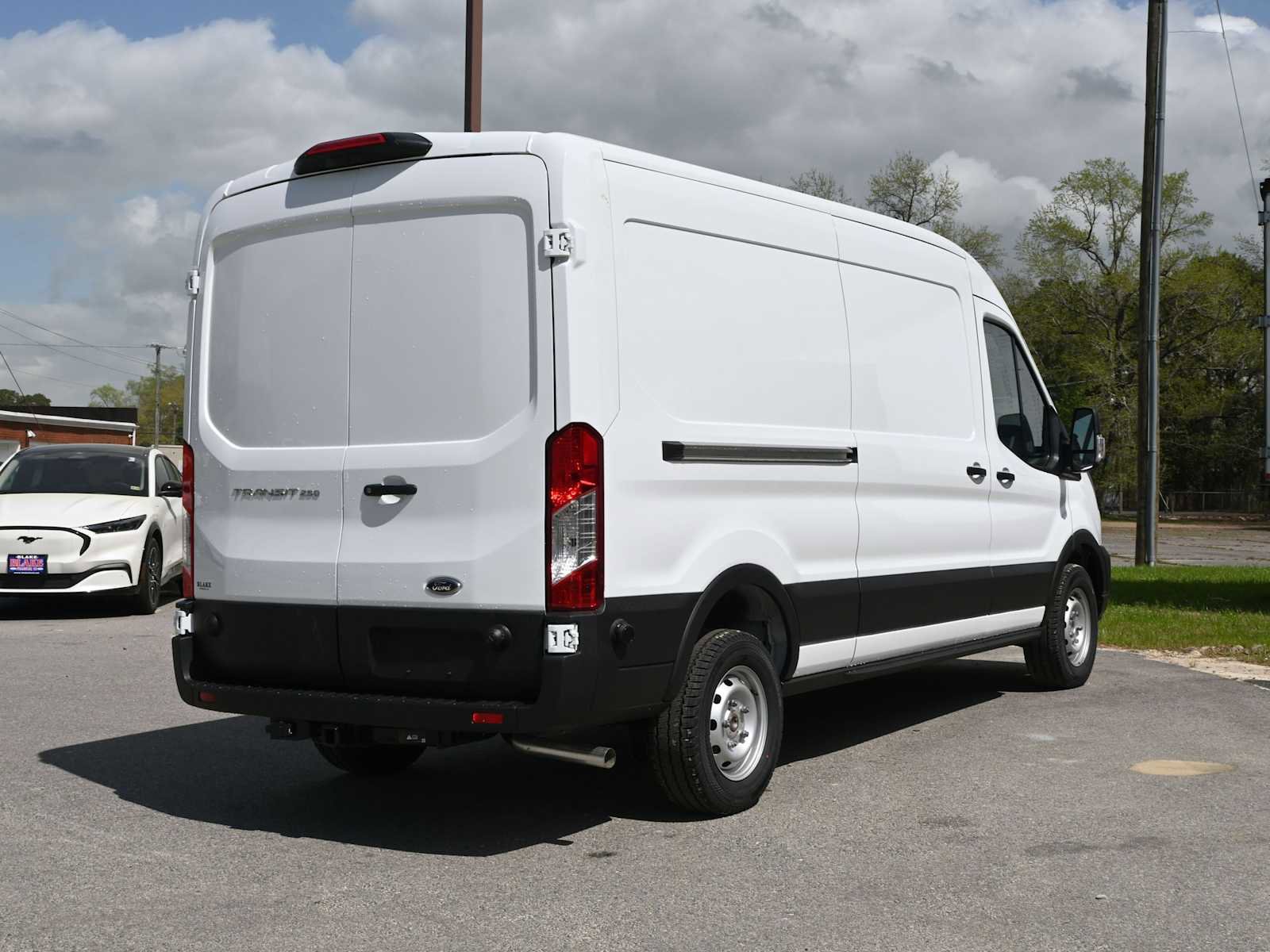 New 2025 Ford Transit 250 148 Medium Roof image 8