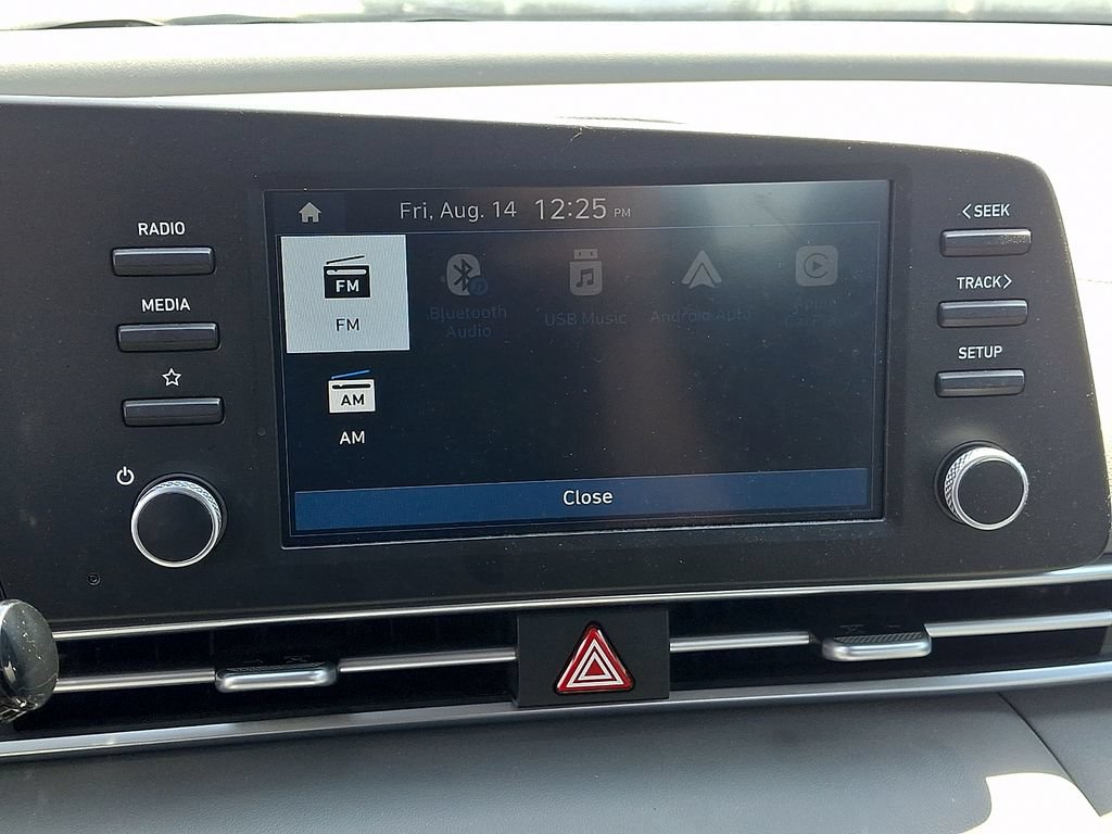 Used 2025 Hyundai Elantra SE FWD image 17