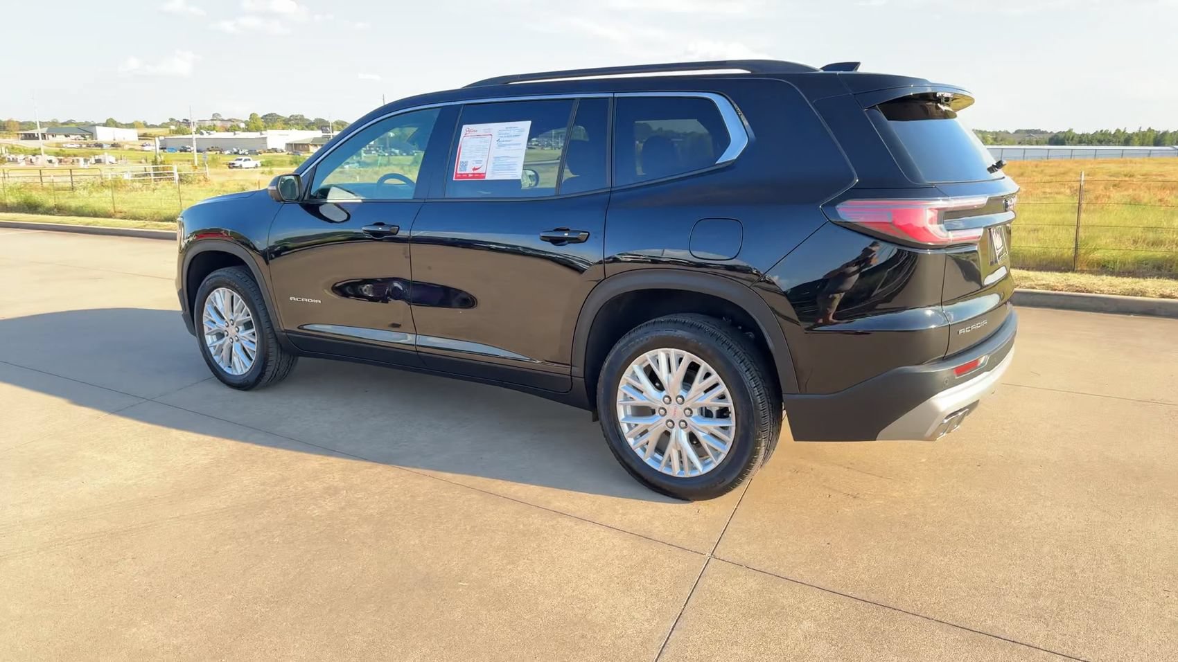 Used 2026 GMC Acadia Elevation w/ Elevation Premium Package FWD image 6
