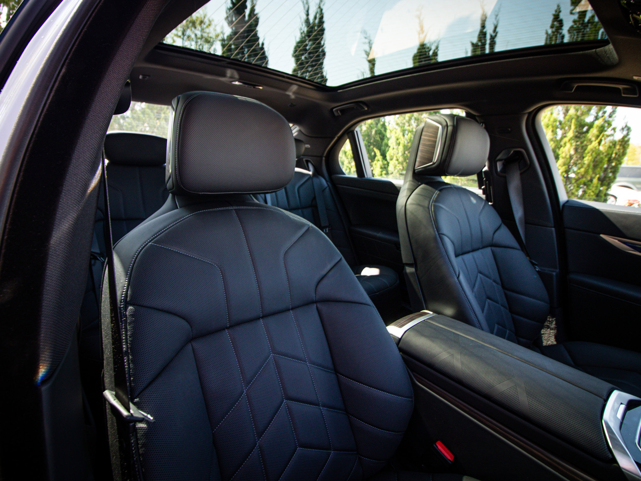 Used 2026 BMW 760i xDrive w/ Executive Package image 33