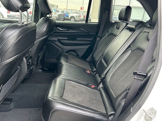 Used 2023 Jeep Grand Cherokee Altitude image 17