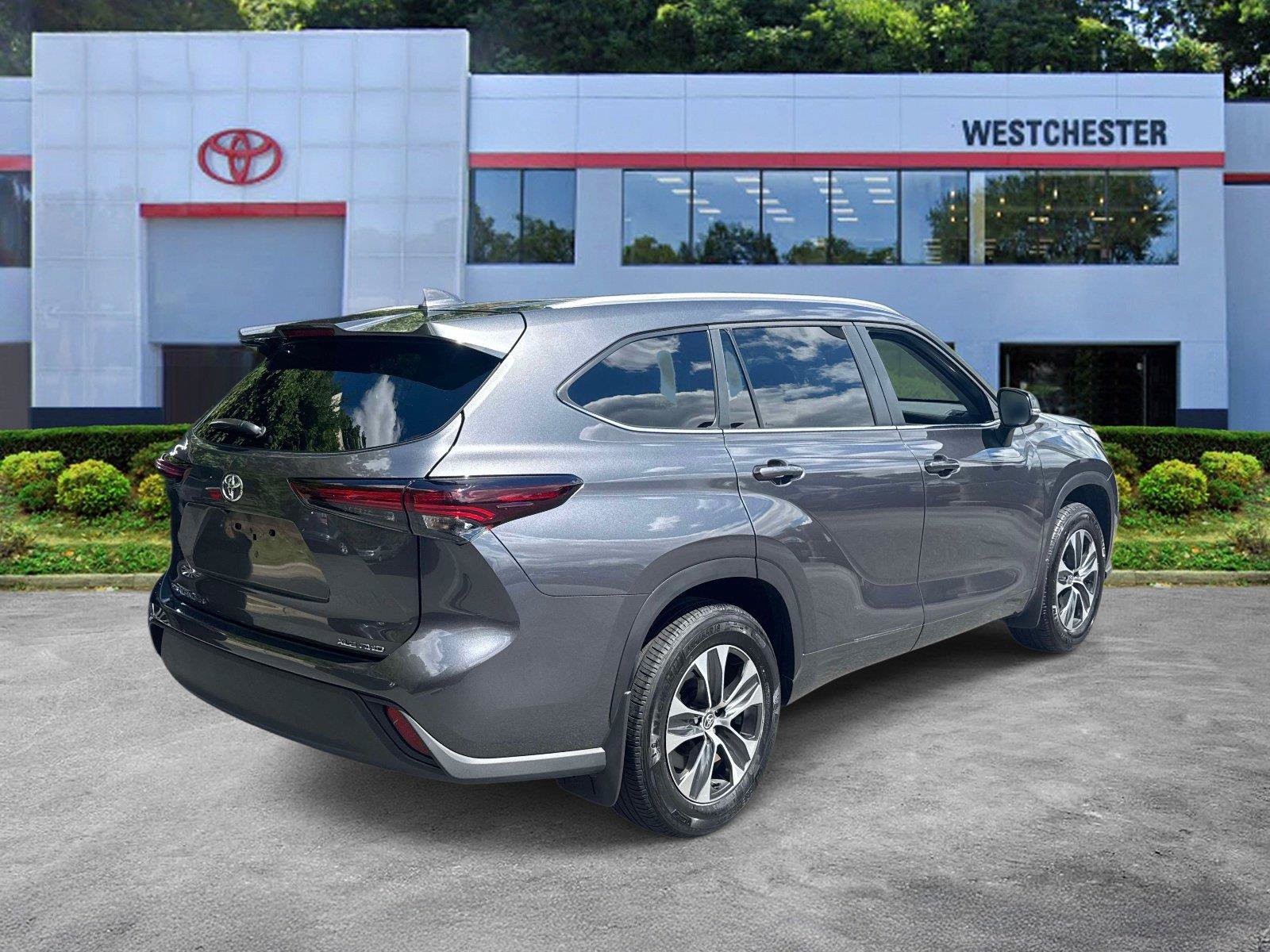 Certified 2025 Toyota Highlander XLE AWD/4WD image 7