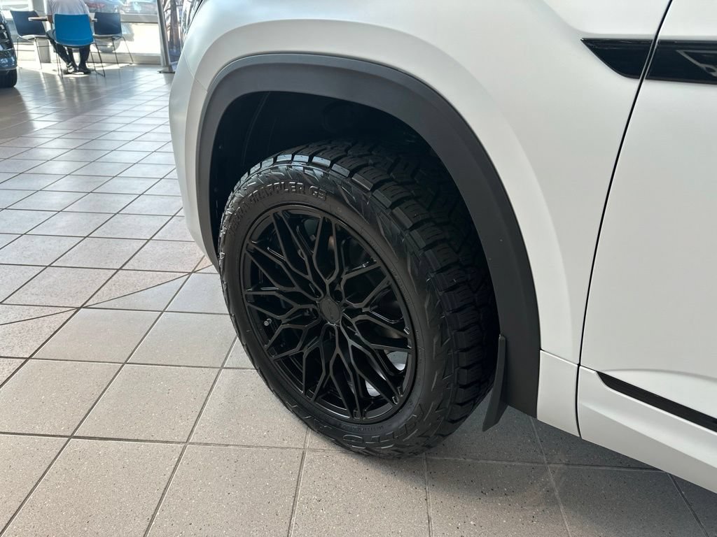 New 2026 Volkswagen Atlas Cross Sport SEL R-Line AWD/4WD image 8