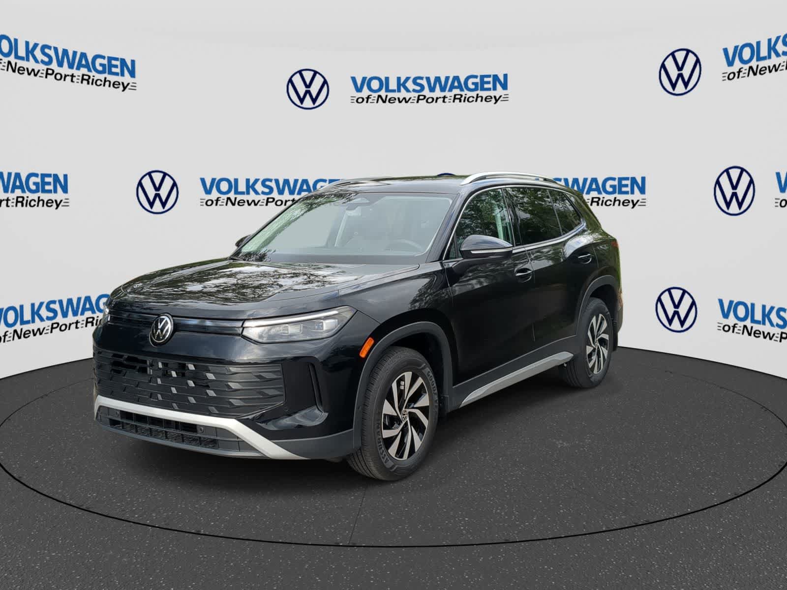 New 2025 Volkswagen Tiguan S FWD image 4