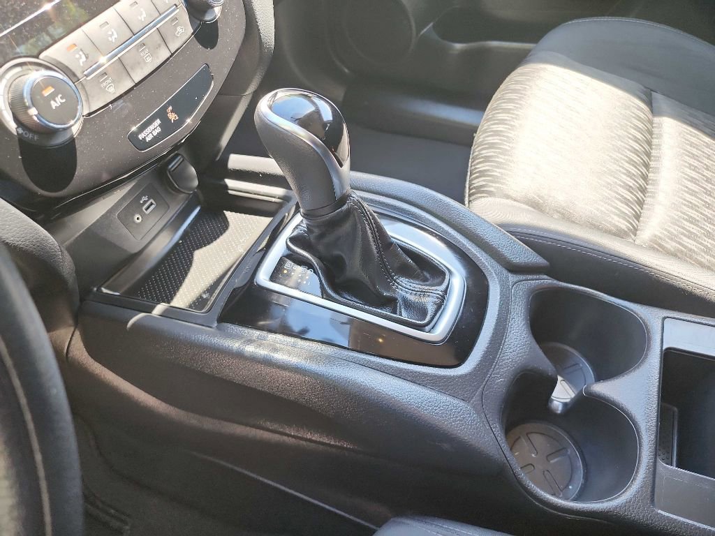 Used 2018 Nissan Rogue S image 22